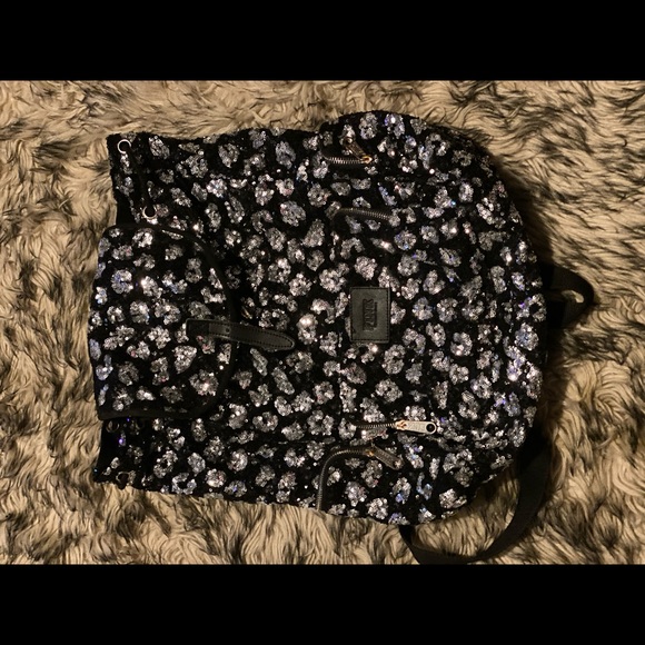 Victoria Secret - Picture 3 of 3